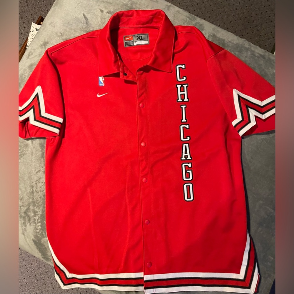 Vintage Chicago Bulls warm up jacket.